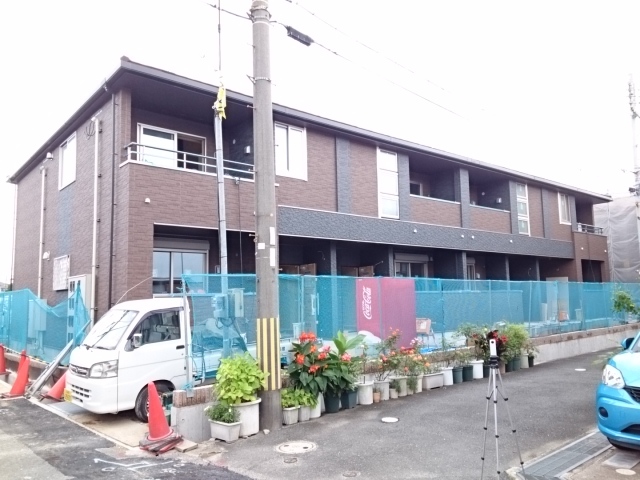 建物外観　宅配BOX付きで不在時も便利です！