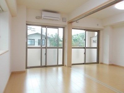 居室・リビング　別号室の写真です（現状を優先します）