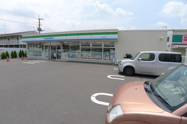 コンビニ　ファミリーマート（コンビニ）まで785m