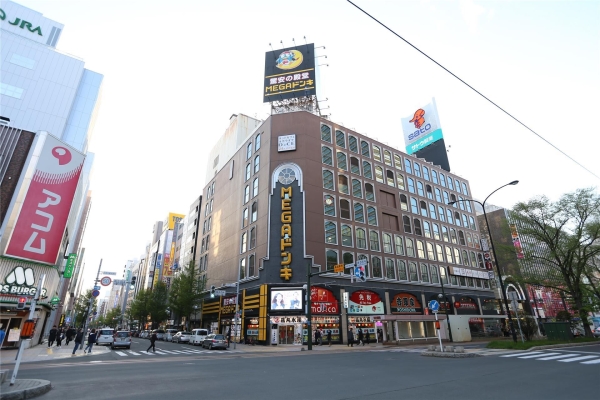 スーパー　MEGAドン・キホーテ札幌狸小路本店（スーパー）まで160m