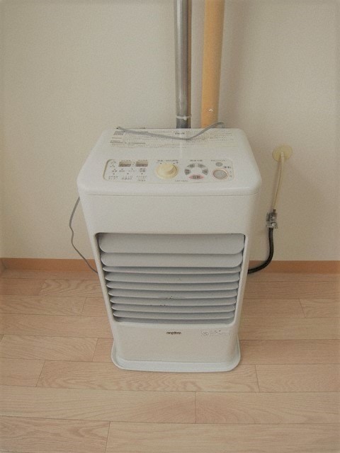 その他設備　経済的な灯油暖房です♪
