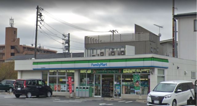 コンビニ　ファミリーマート（コンビニ）まで500m