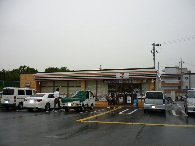 コンビニ　セブンイレブン様（コンビニ）まで450m