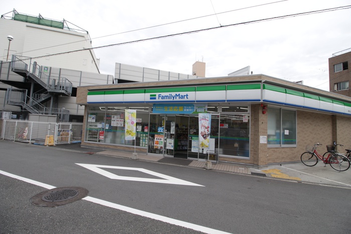コンビニ　ファミリーマート（コンビニ）まで345m