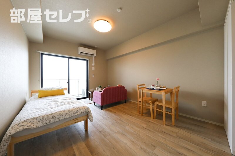 オープンブルーム八田StationFrontの居間写真