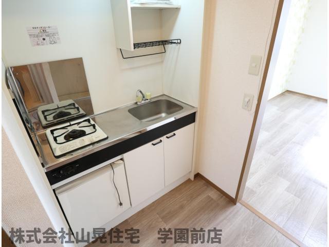近鉄奈良線 学園前駅 徒歩12分 2階建 築30年のキッチン写真