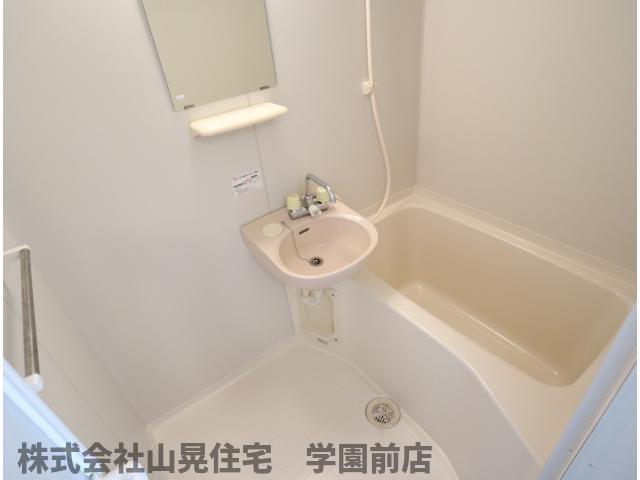 近鉄奈良線 学園前駅 徒歩12分 2階建 築30年の風呂写真