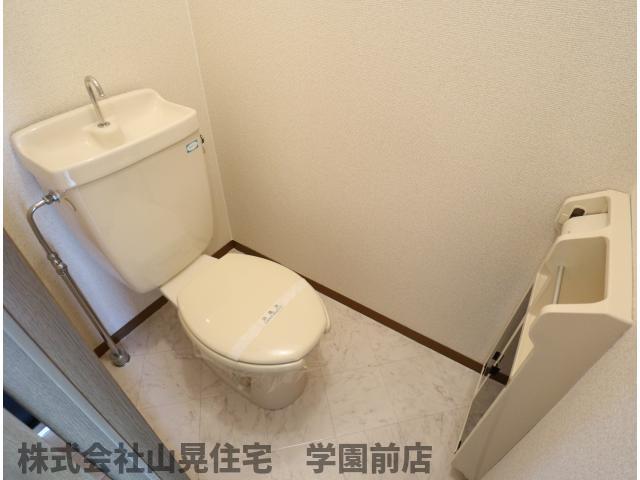 近鉄奈良線 学園前駅 徒歩12分 2階建 築30年のトイレ写真
