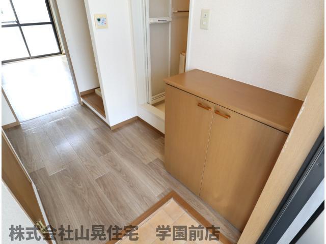 近鉄奈良線 学園前駅 徒歩12分 2階建 築30年の玄関写真
