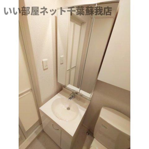 洗面設備　ゆったりとスペースのある洗面所