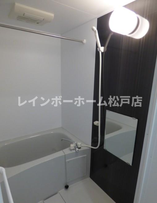 バス・シャワールーム　お風呂です