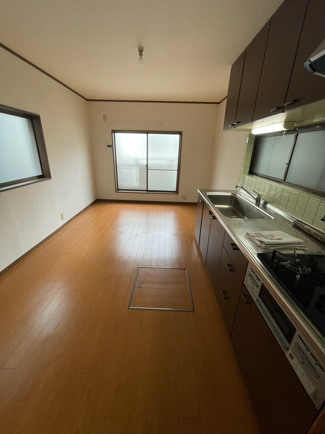 東鴻池町5丁目戸建の居間写真