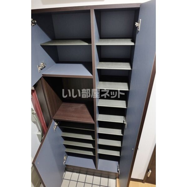 宇都宮市 2階建 築11年の玄関写真