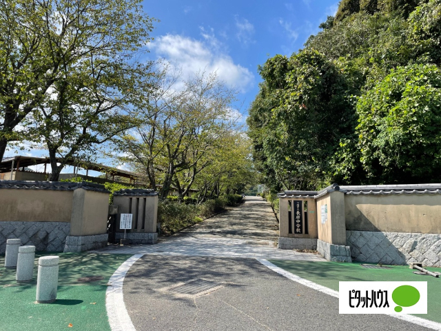 中学校　下関市立長府中学校（中学校）まで580m