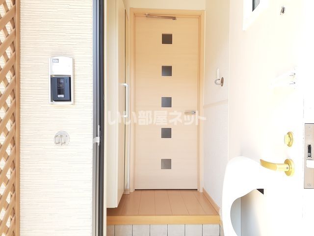 ストロベリーハウス Bの玄関写真