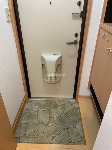 ＪＲ東海道本線 高塚駅 バス乗車時間：29分 最寄りバス停で下車 徒歩6分 2階建 築21年の玄関写真