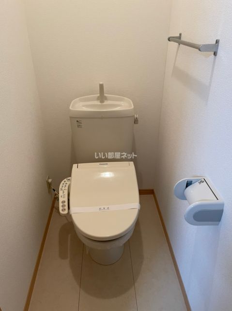 ＪＲ東海道本線 高塚駅 バス乗車時間：29分 最寄りバス停で下車 徒歩6分 2階建 築21年のトイレ写真