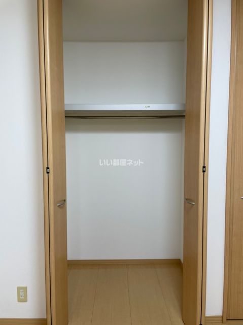 ＪＲ東海道本線 高塚駅 バス乗車時間：29分 最寄りバス停で下車 徒歩6分 2階建 築21年の内装写真