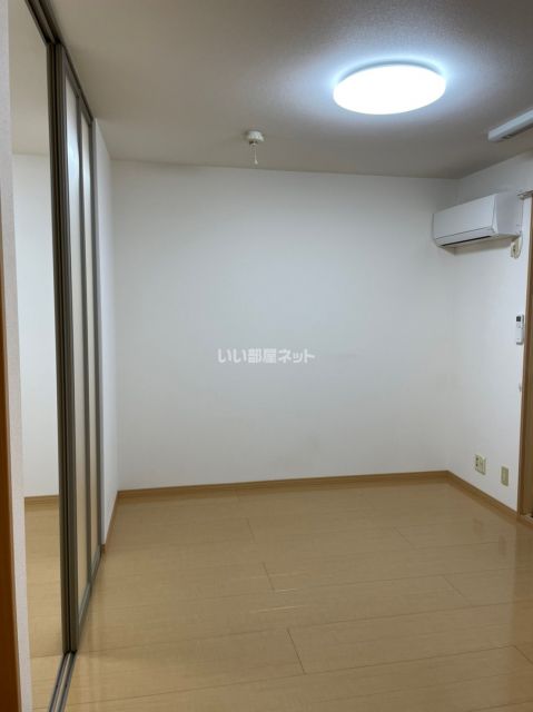 ＪＲ東海道本線 高塚駅 バス乗車時間：29分 最寄りバス停で下車 徒歩6分 2階建 築21年の居間写真