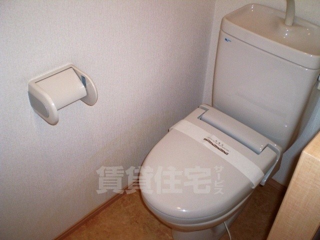 西鉄天神大牟田線 薬院駅 徒歩8分 15階建 築23年のトイレ写真