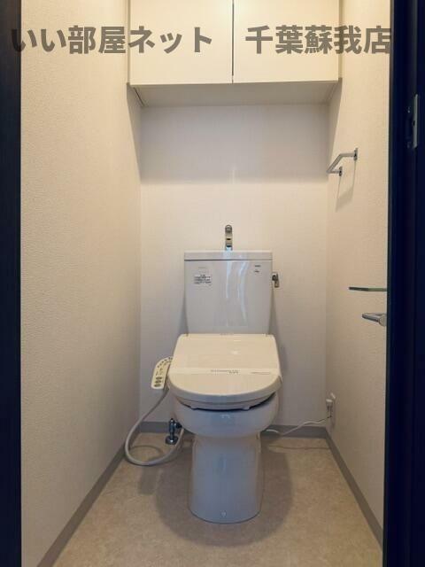 トイレ　落ち着いた色調のトイレです
