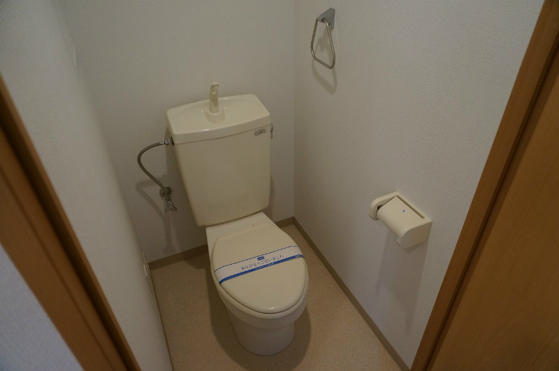 トイレ　トイレの中にもコンセント有