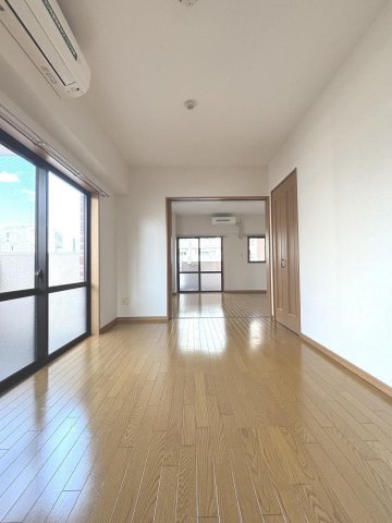 アミティエ博多駅南の居間写真