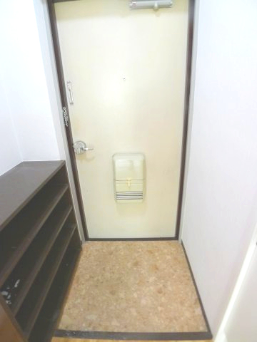 地下鉄名港線 六番町駅 徒歩9分 4階建 築41年の玄関写真