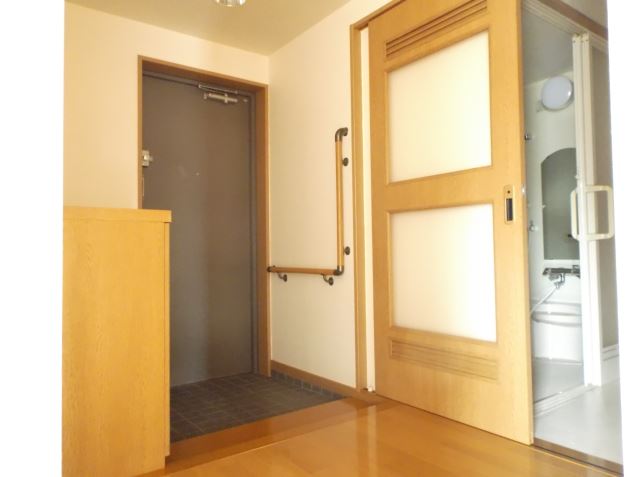 フラワーヒル小田原の玄関写真