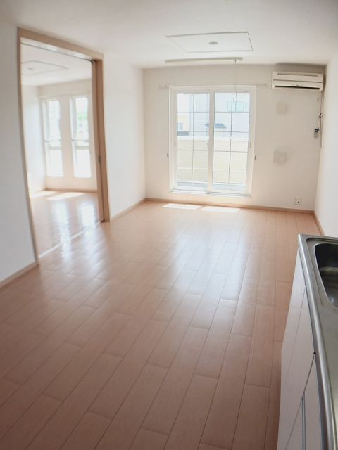 東北新幹線 くりこま高原駅 バス乗車時間：17分 最寄りバス停で下車 徒歩4分 2階建 築16年の居間写真