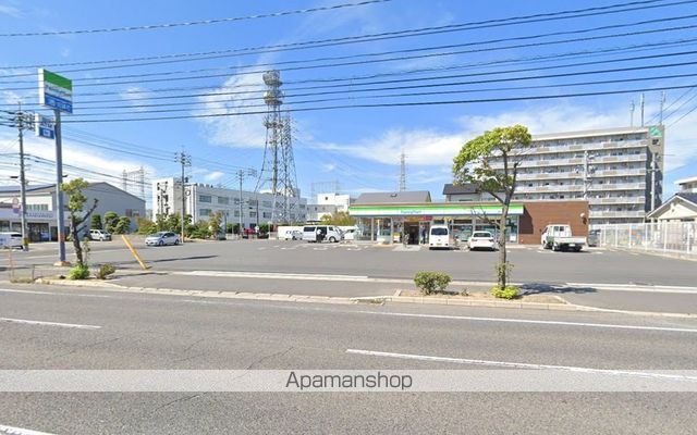 コンビニ　ファミリーマート福成二丁目店（コンビニ）まで651m
