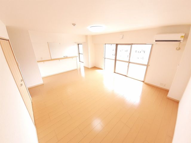 センチュリーヒルズ新都心の居間写真