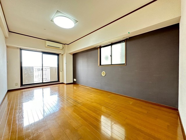 ウイング十日市の居間写真