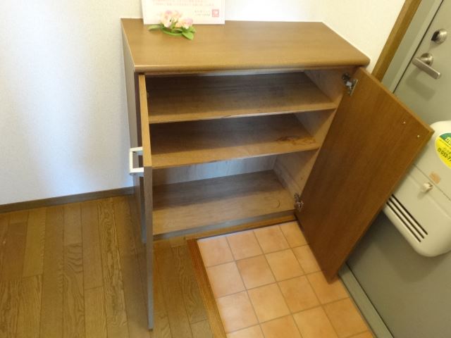 玄関　玄関の下駄箱。