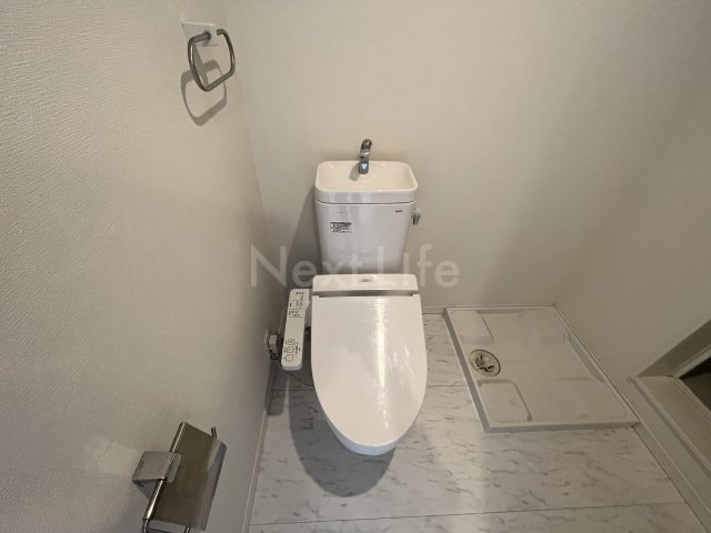 東急東横線 東白楽駅 徒歩9分 2階建 築10年のトイレ写真