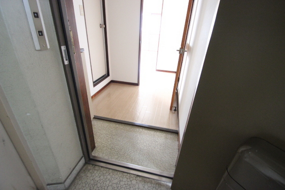 クレセント小町の玄関写真
