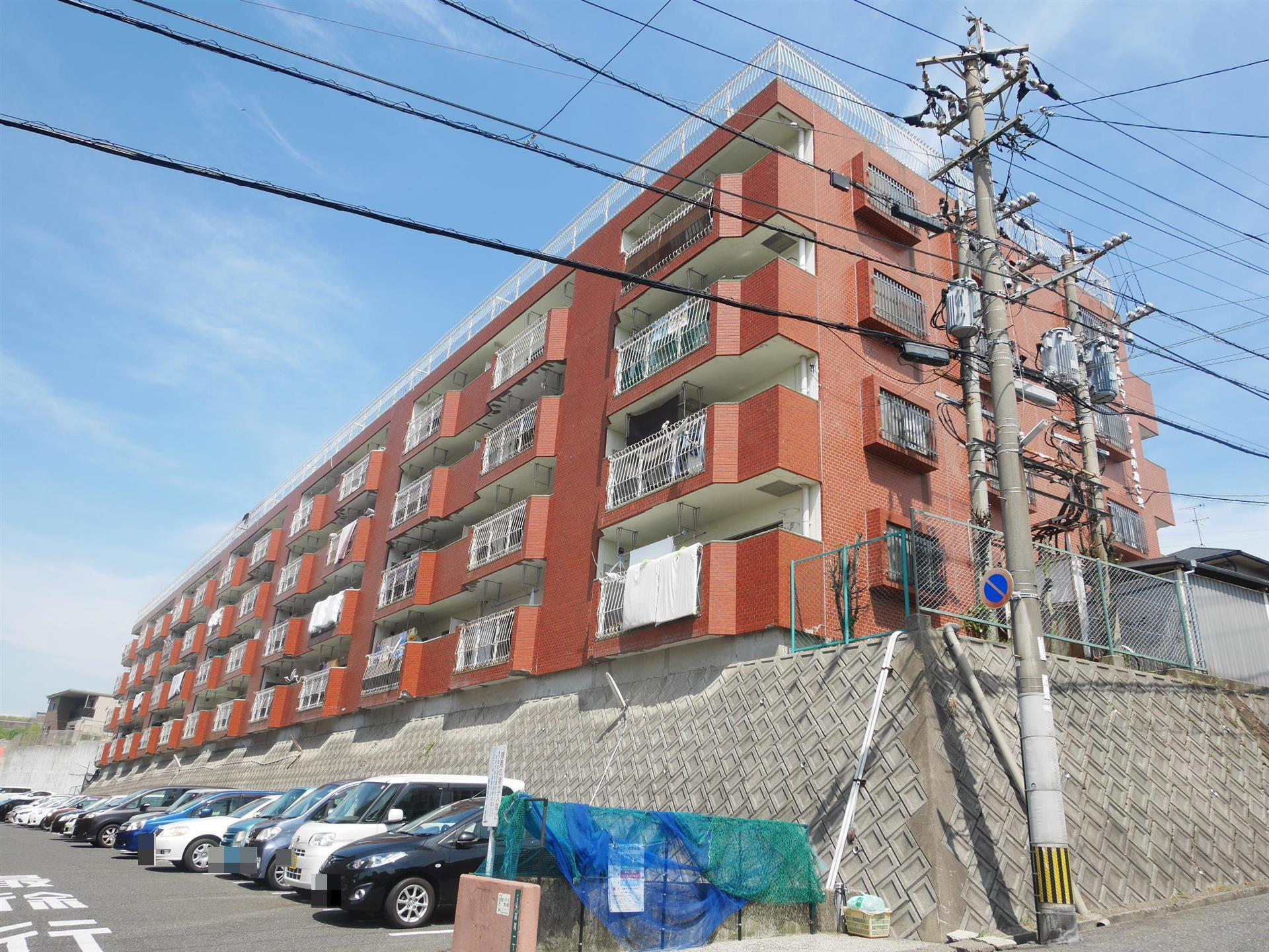 エメラルドマンション南小倉C棟の外観写真