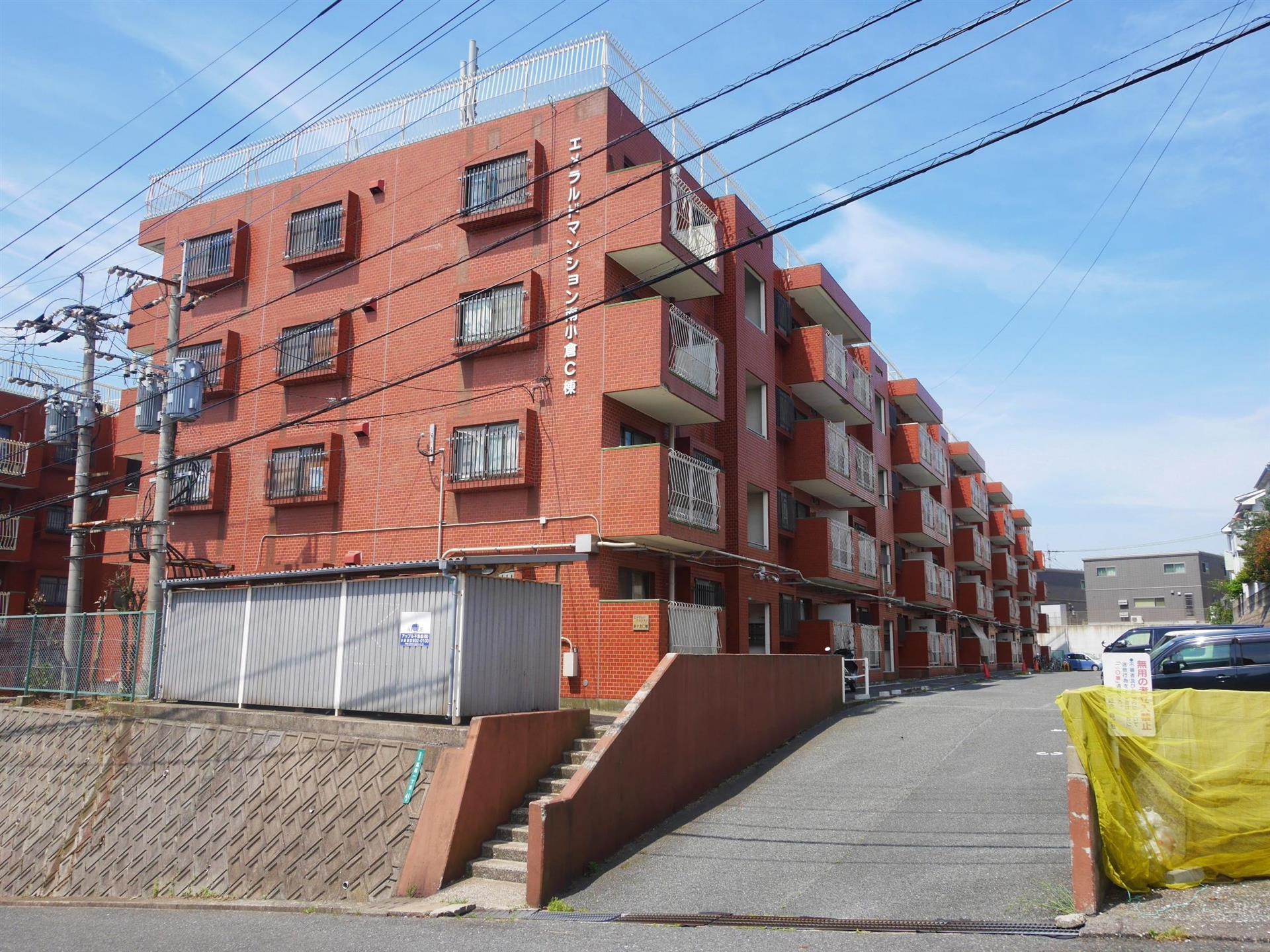 エメラルドマンション南小倉C棟の外観写真