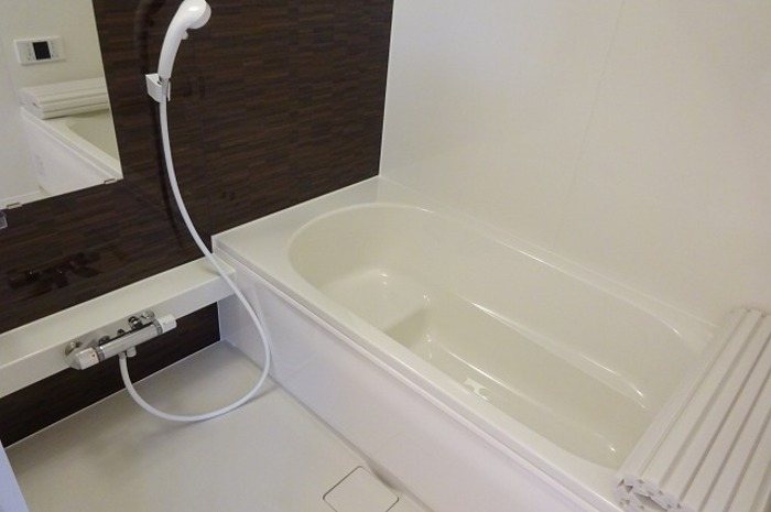 バス・シャワールーム　シャワー、追焚き給湯