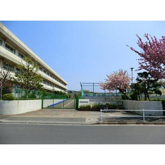 小学校　町田市立大蔵小学校（小学校）まで906m