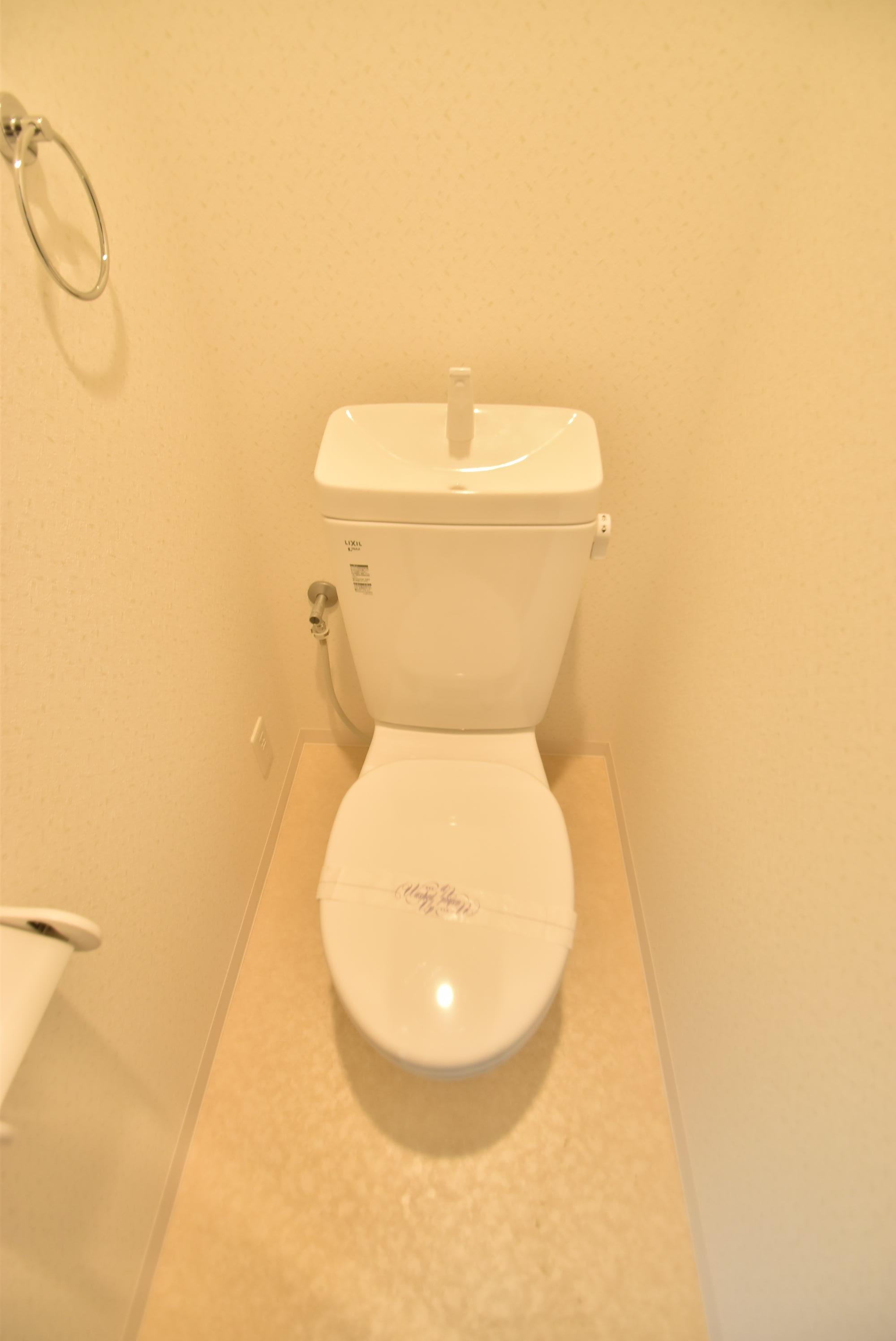 ＪＲ大阪環状線 京橋駅 徒歩5分 6階建 築8年のトイレ写真