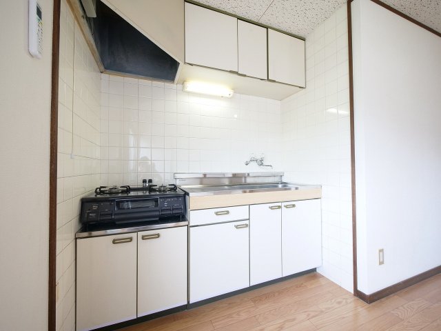 キッチン　※写真は別の部屋のものです。