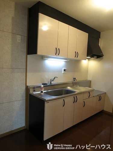 キッチン　退去前の部屋の為、類似のへ部屋写真です。現状を優先させて頂き