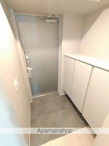 地下鉄御堂筋線 江坂駅 徒歩7分 10階建 築4年の玄関写真