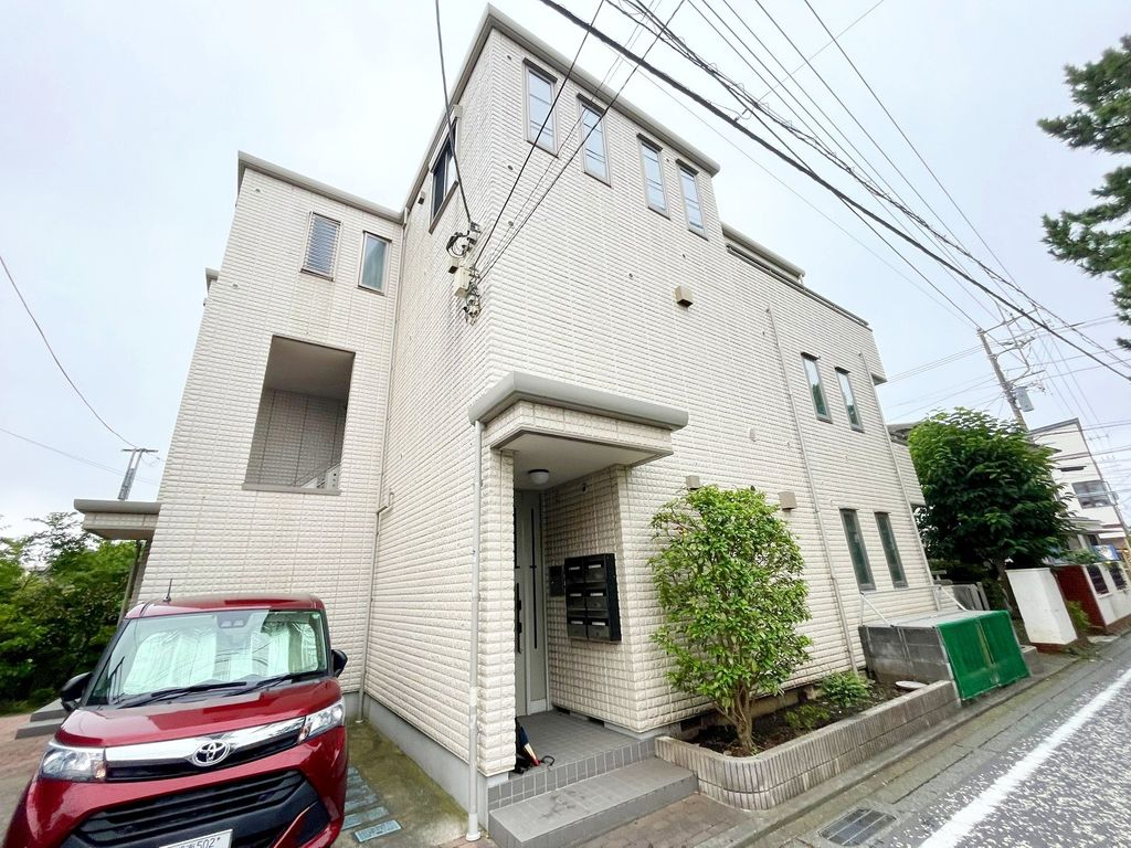 玄関　★茅ヶ崎駅徒歩8分、サザンビーチも徒歩圏内★
