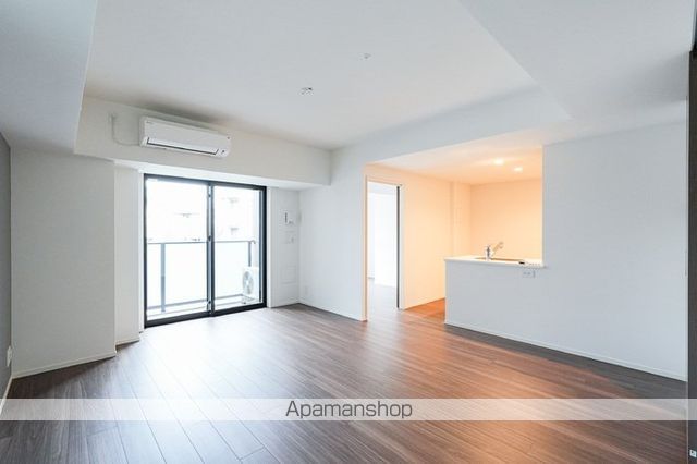 ロイジェント戸越銀座の居間写真