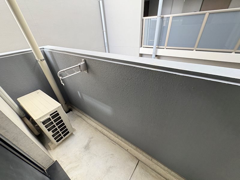 バルコニー　同建物別号室の室内写真です。(203号室)