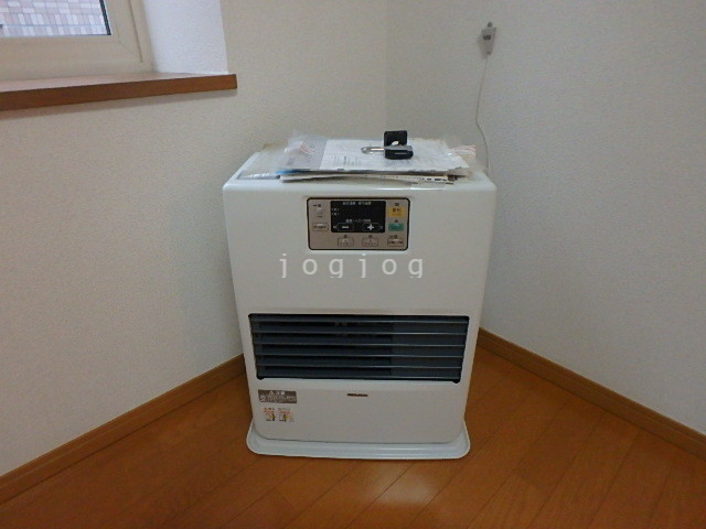 その他設備　冬はあったか石油ストーブです。
