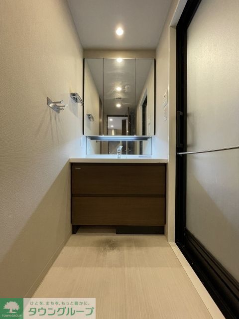 洗面設備　スペースが確保できる洗面所です