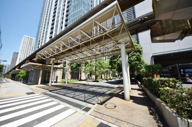 エントランス　駐車場入り口